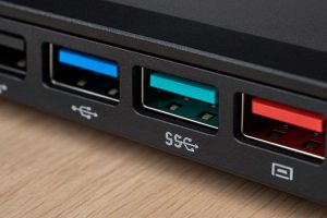 Que signifie la couleur de vos ports USB